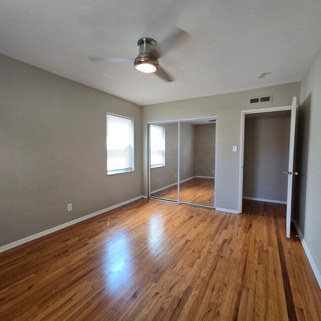 Building Photo - 5939 Nagel Ave
