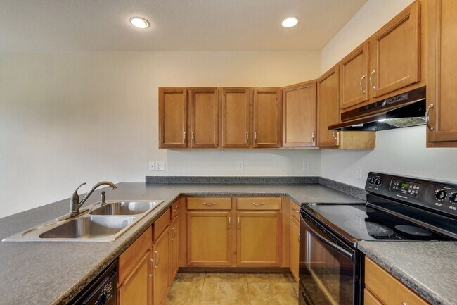 Building Photo - Beautiful 3-Bedroom, 2½-Bath Home with Ope...