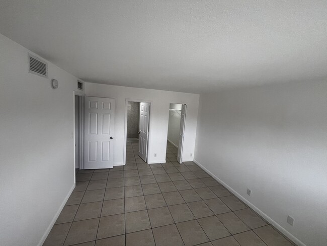 Building Photo - 2944 NW 55th Ave