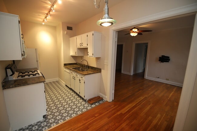 Building Photo - One Bedroom Condo on Eastern Parkway