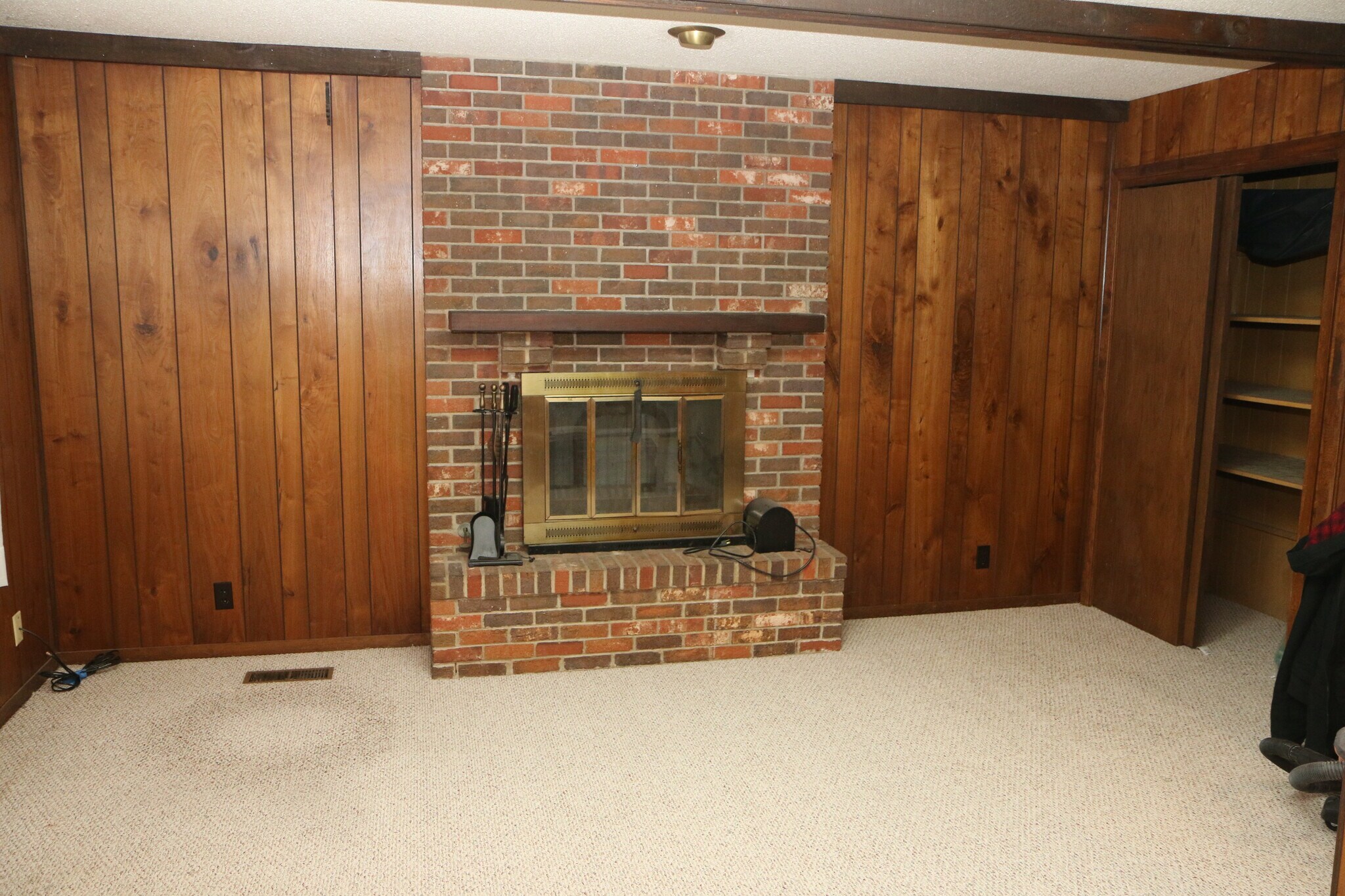 Building Photo - 1905 S Western Ave