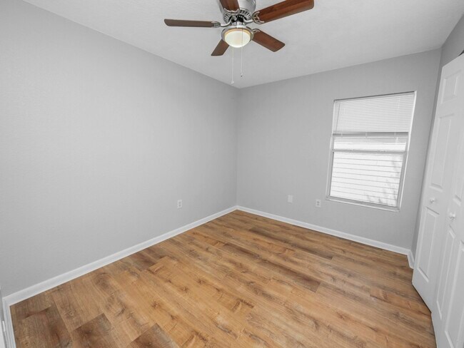 Building Photo - 2912 E Columbus Dr