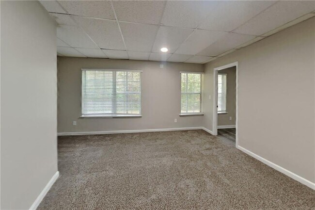 Building Photo - 1294 Log Cabin Ln SE