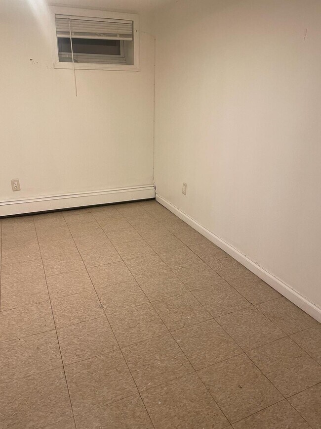 Building Photo - 248 Kennedy Ave