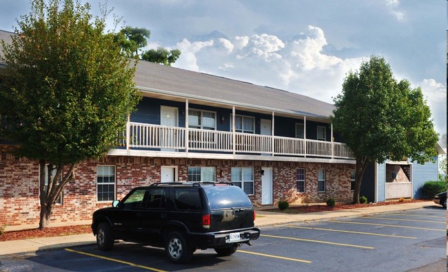 Hamiltonian IV - Hamiltonian IV Apartments