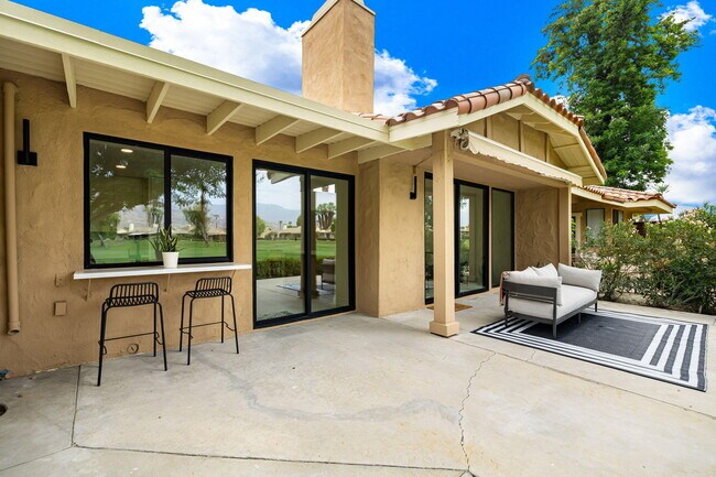 Building Photo - 179 Gran Via