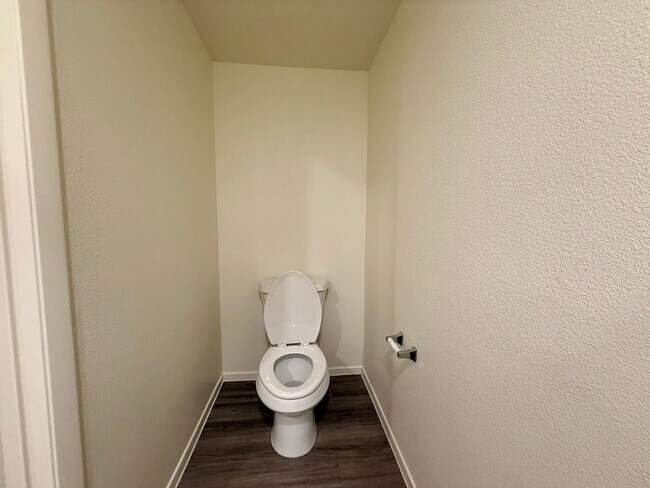 Building Photo - BRAND NEW 3 BED 2.5 BATH 2 CAR GARAGE TOWN...
