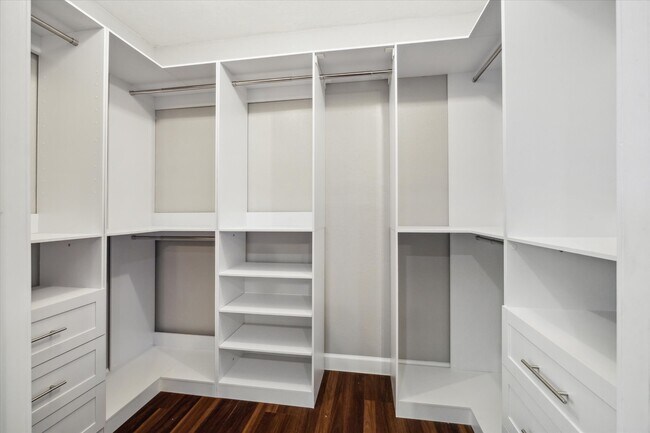Building Photo - 7731 Schneider