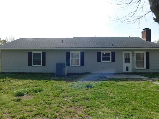 Building Photo - Quaint Family Home