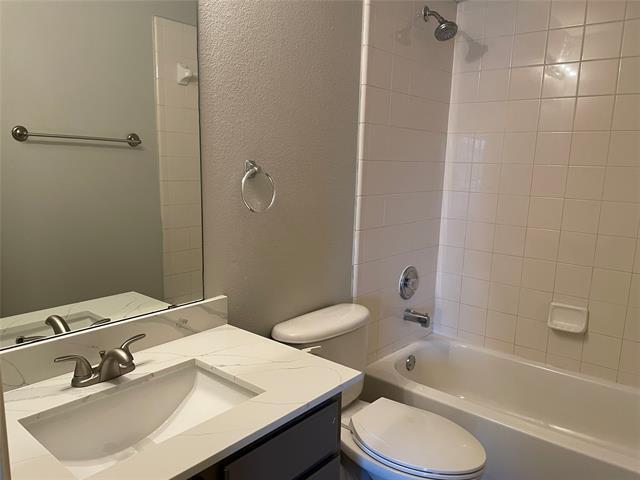 Building Photo - 1208 Lazy Ln