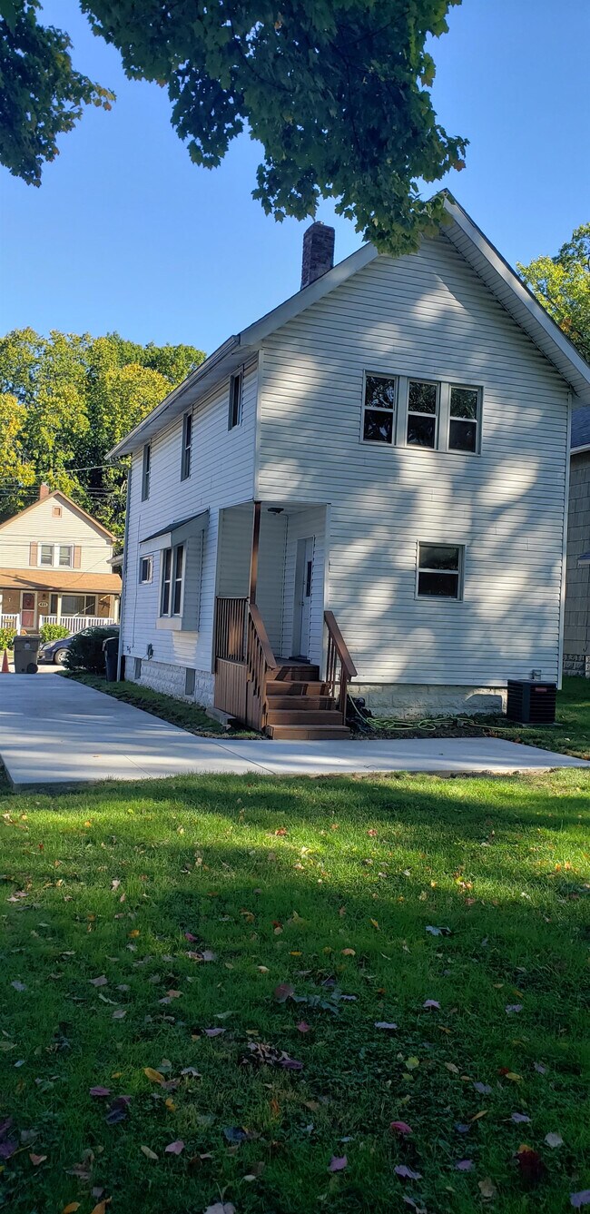 Building Photo - 430 Keenan Ave