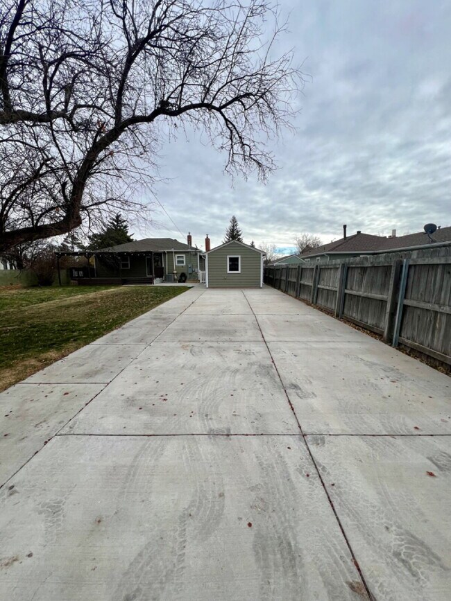 Building Photo - Great Home Close to CFD!