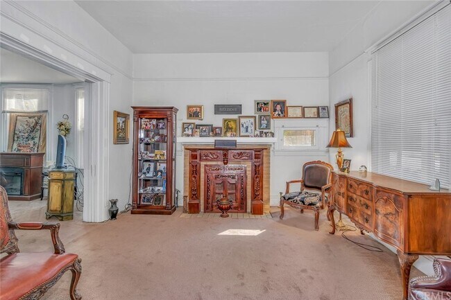 Building Photo - 119 W 21st St