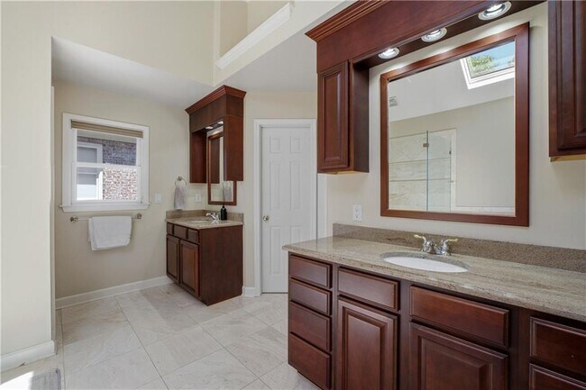 Building Photo - 3308 Fieldwood Dr SE