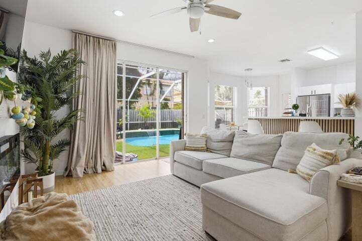 Building Photo - 7657 Thornlee Dr