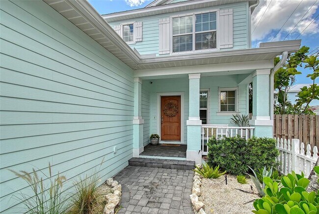 Building Photo - 1738 Siesta Dr