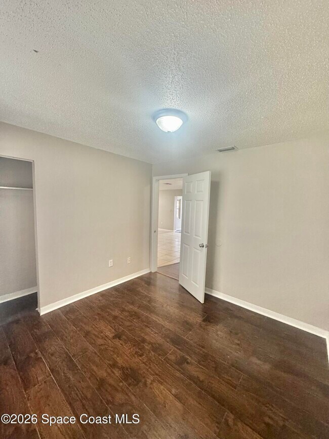 Building Photo - 2444 Victor Rd