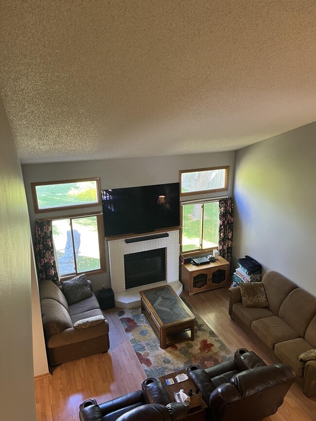Building Photo - 2032 Prairie View Ct