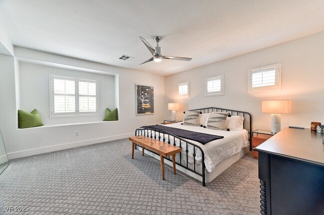 Building Photo - 1041 Chestnut Chase St