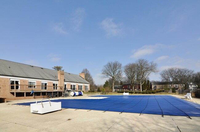 Building Photo - 3479 Burbank Dr