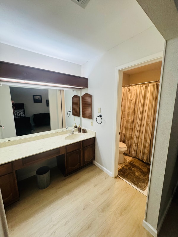 Building Photo - 8339 Thorncliff Dr