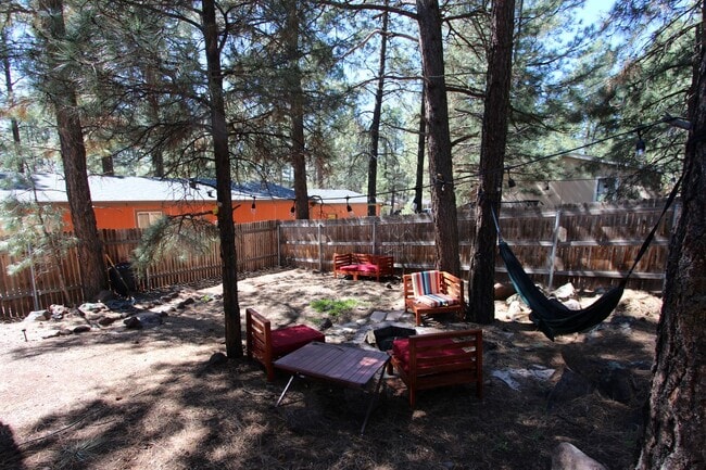 Building Photo - 5-Bedroom Home located in Railroad Springs