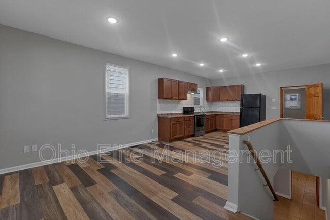 Building Photo - 2023 Sullivant Ave
