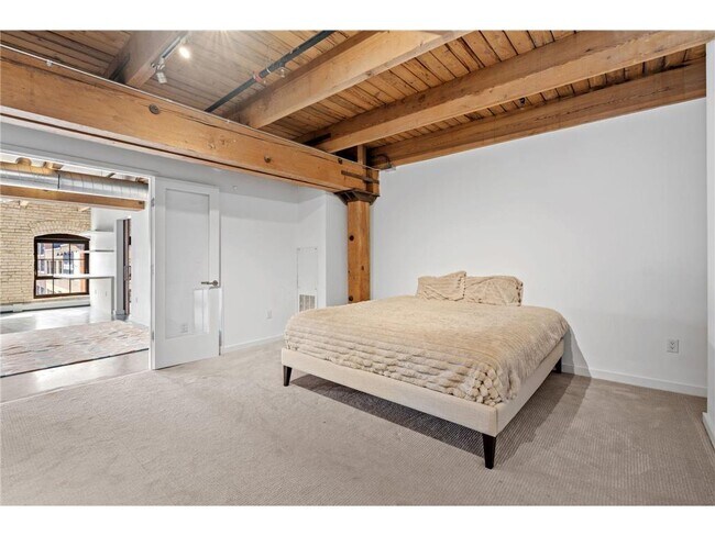 Building Photo - 404 N Washington Ave