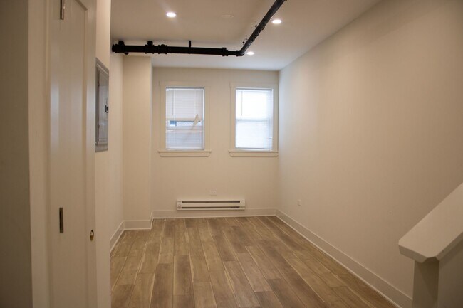 Building Photo - 6254 N Whipple St