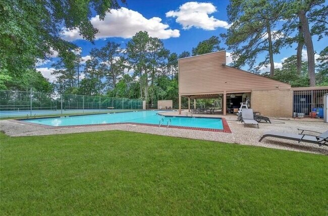 Building Photo - 12922 Lentando Dr