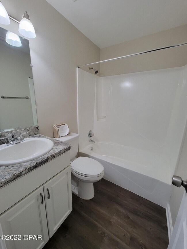 Building Photo - 5820 Hickory St