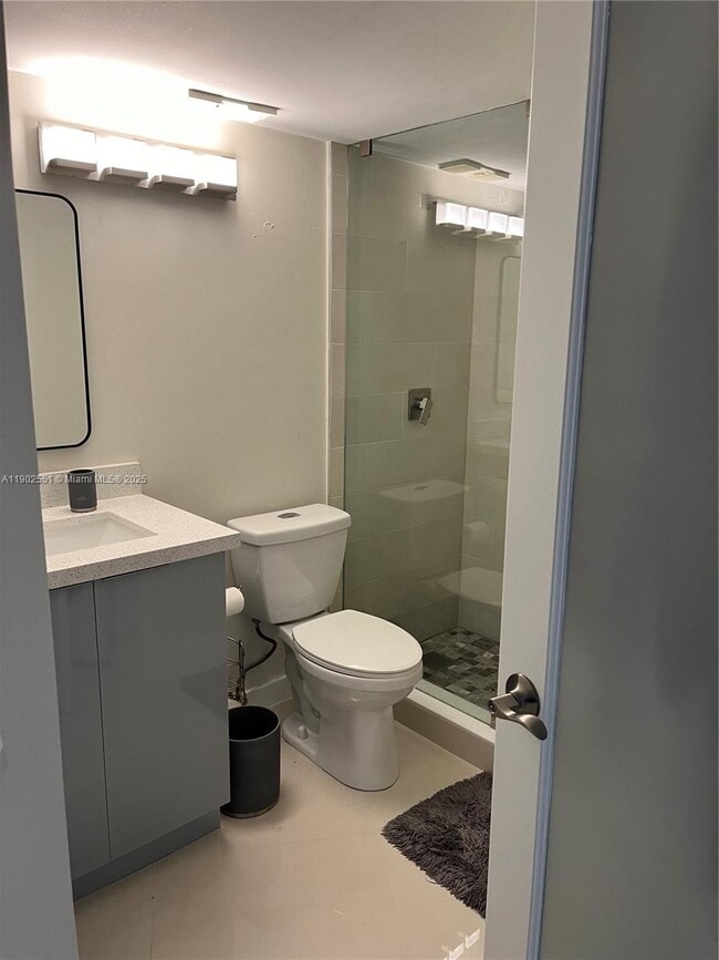 Building Photo - 3600 Mystic Pointe Dr
