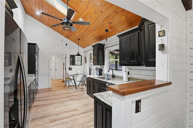 Building Photo - 64 Paddock Wy