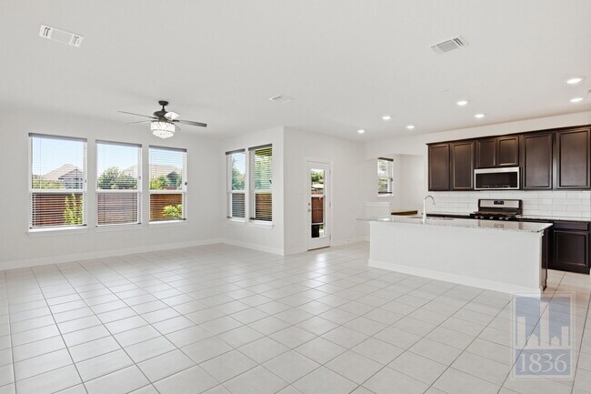 Building Photo - 156 Grace Lilly Dr
