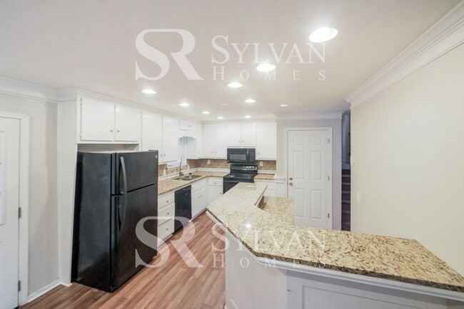 Building Photo - Immerse yourself in comfort and convenience