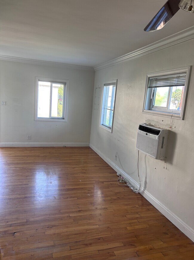 Building Photo - 5549 Costello Ave