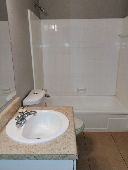 Building Photo - 8630 Corlett Dr