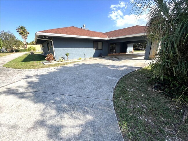 Building Photo - 24595 SW 124th Ave