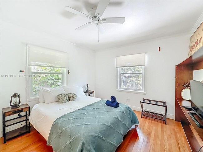 Building Photo - 1419 NE 4th Ct