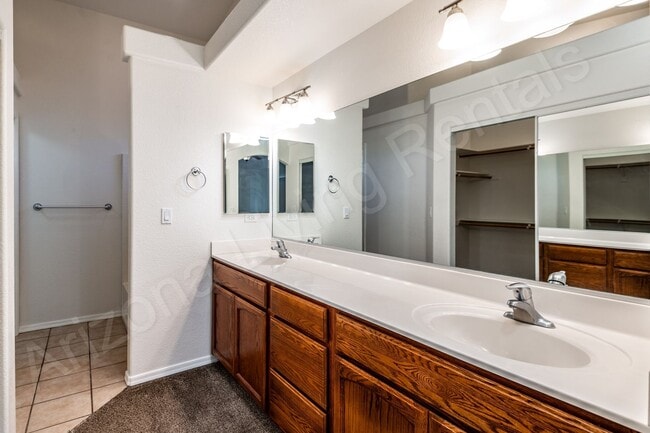 Building Photo - GORGEOUS 4 BEDROOM HOME