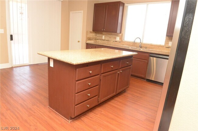 Building Photo - 6527 Tulip Garden Dr