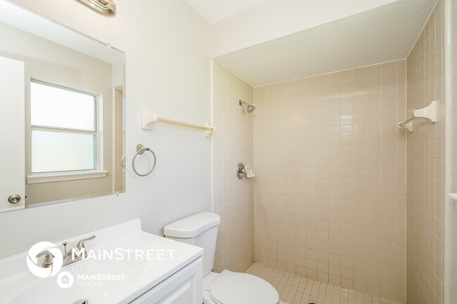 Building Photo - 4 Berry Dr