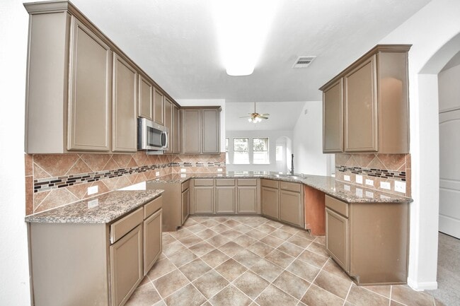 Building Photo - 10606 Sun River Falls Dr