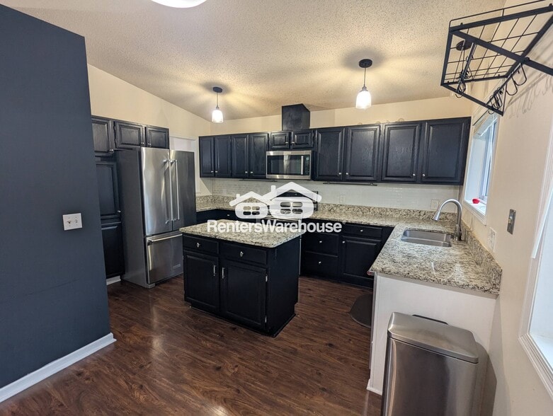 Building Photo - 1120 Westbury Cir