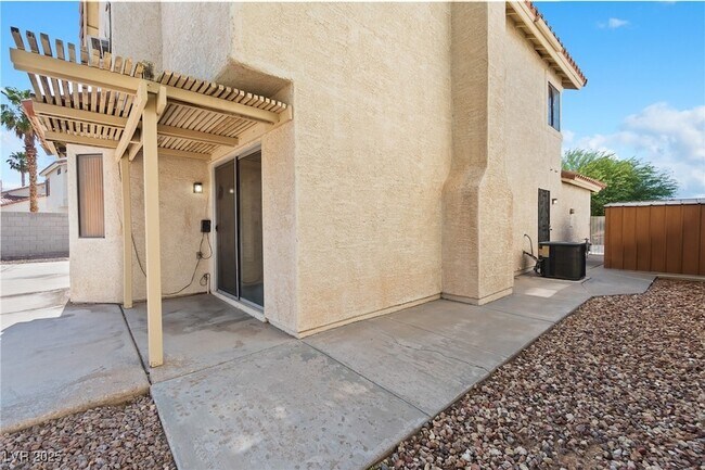 Building Photo - 497 Coco Palms Ave