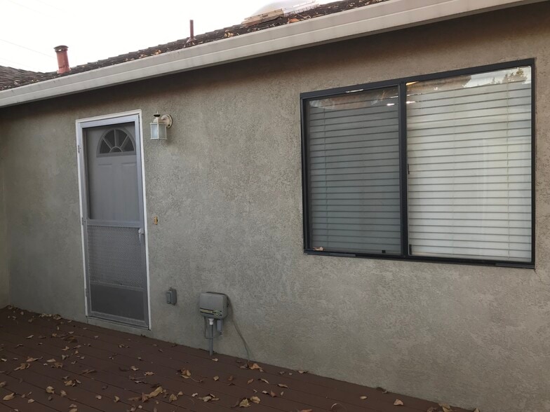 Entrance - 852 Kellogg Ave