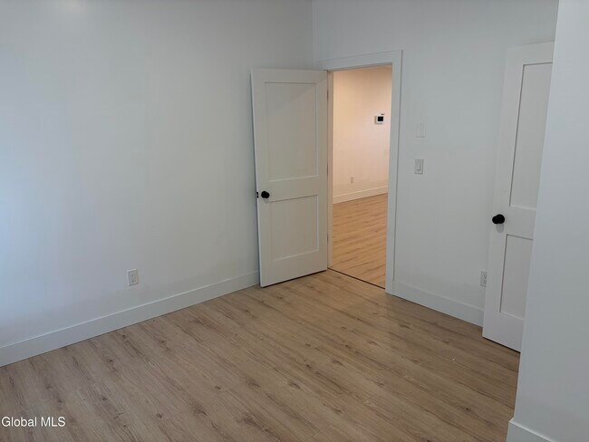 Building Photo - 31 Van Zandt St