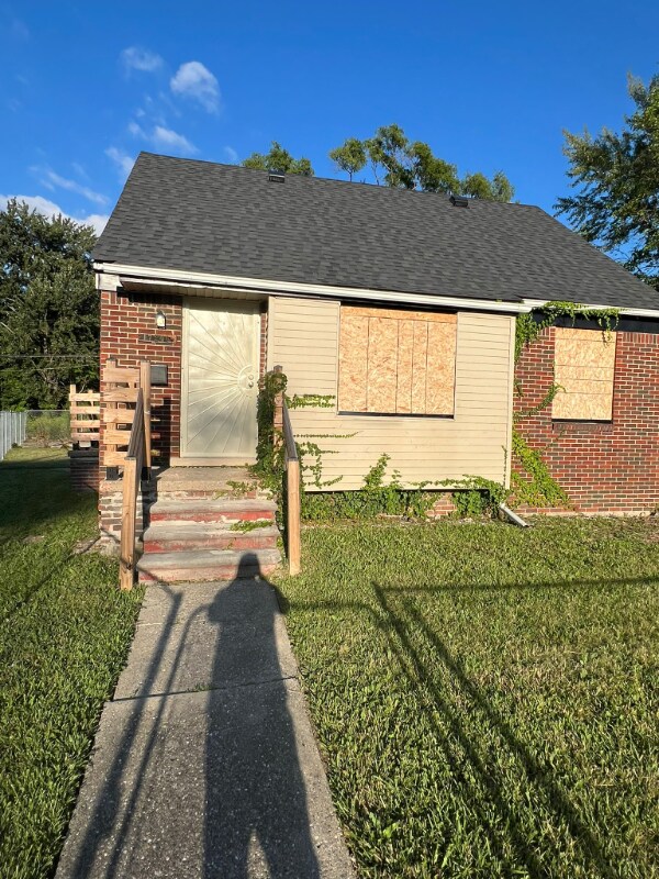 Building Photo - 17246 Strasburg St