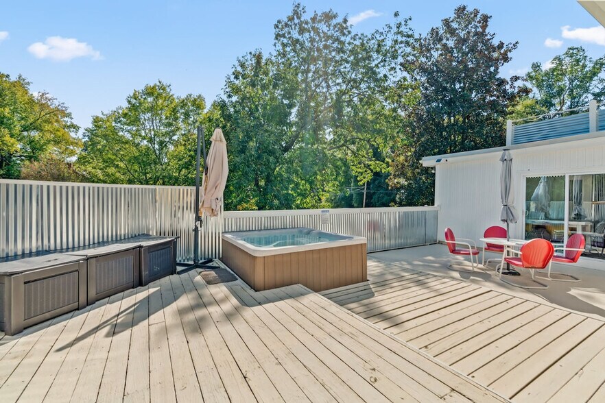 Building Photo - 700 Overbrook Dr