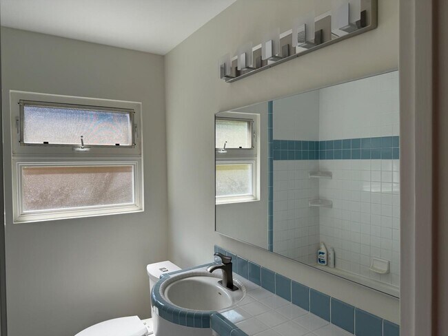 Building Photo - 1082 Lupin Way